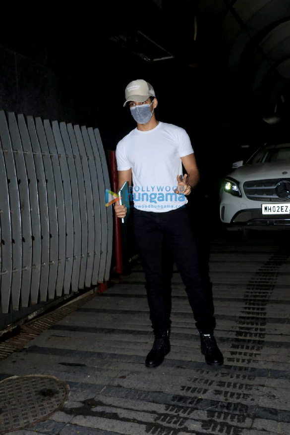 photos ishaan khatter snapped in bandra 2 2