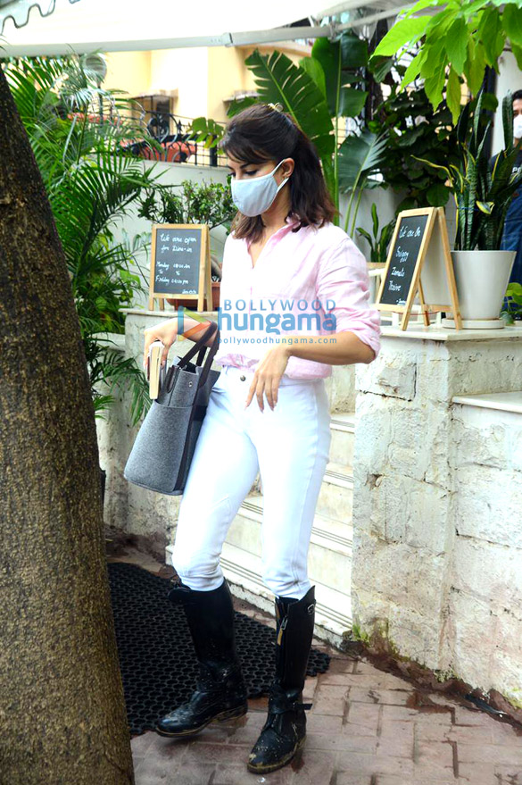 photos jacqueline fernandez snapped in bandra 3