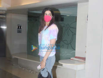 Photos: Janhvi Kapoor and Khushi Kapoor spotted at Matrix office in Santacruz