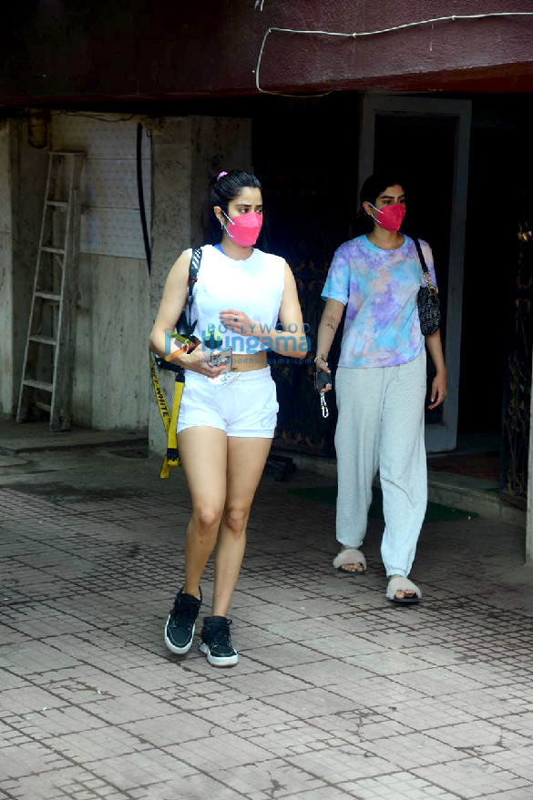 Photos: Janhvi Kapoor, Khushi Kapoor, Sara Ali Khan and Pooja Hegde spotted at Pilates class