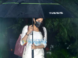 Photos: Janhvi Kapoor spotted at a gym in Bandra