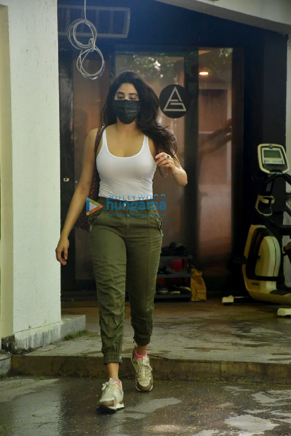 photos janhvi kapoor spotted outside a gym 2