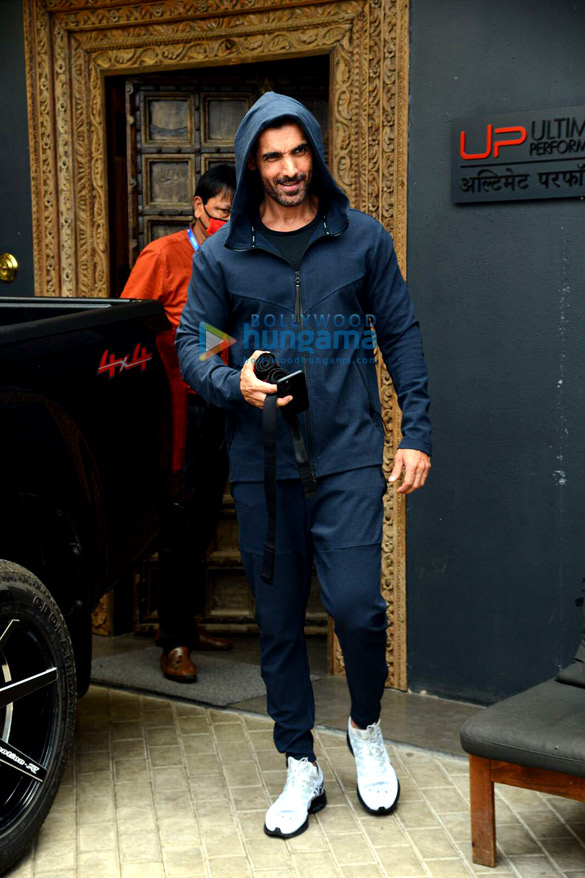 photos john abraham snapped in bandra 2 3