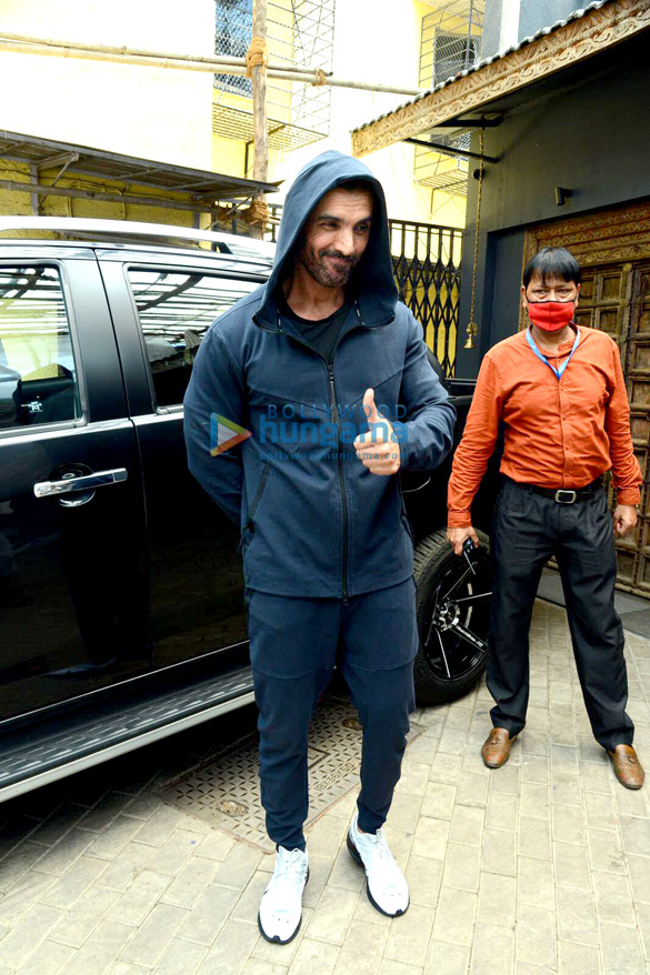 photos john abraham snapped in bandra 4