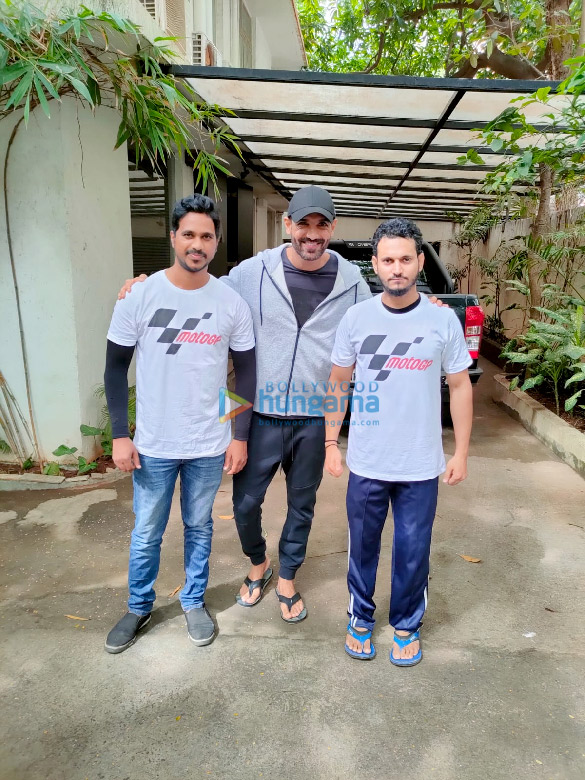 photos john abraham spotted with fans 2