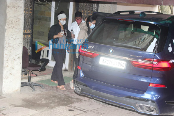 photos kajol and nysa devgn spotted at pilates studio in santacruz 3