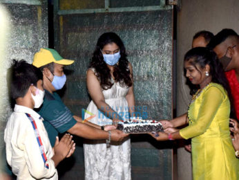 Photos: Kajol celebrates her birthday with her fans