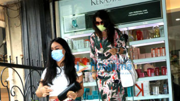Photos: Kajol with Daughter Nysa Devgn snapped at salon in Khar