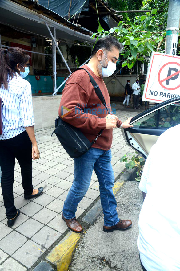 photos kamal haasan spotted at foodhall in santacruz 3