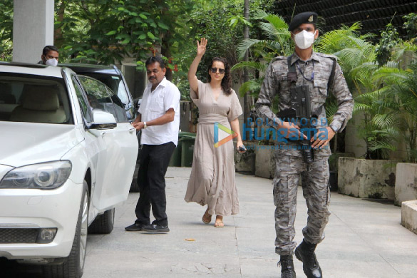 photos kangana ranaut spotted in bandra 5