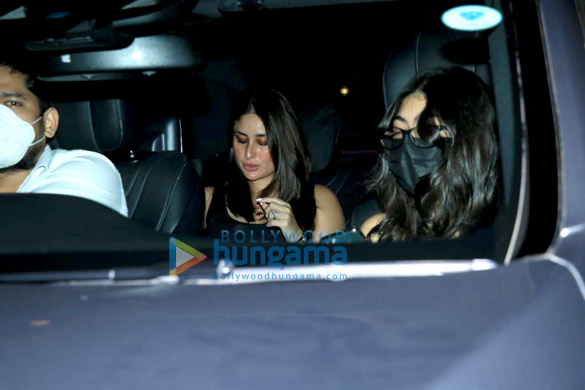 Photos: Kareena Kapoor Khan, Karisma Kapoor and Amrita Arora snapped in Bandra Photos: Kareena Kapoor Khan, Karisma Kapoor and Amrita Arora snapped in Bandra