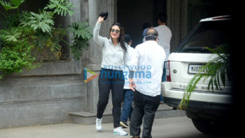 Photos: Kareena Kapoor Khan, Saif Ali Khan, Jehangir Ali Khan snapped in Bandra