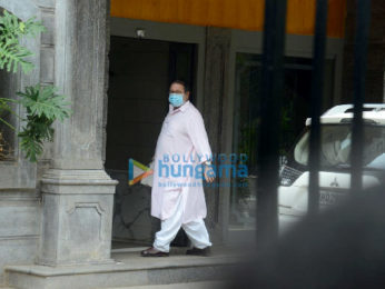 Photos: Kareena Kapoor Khan, Saif Ali Khan, Jeh Ali Khan snapped in Bandra