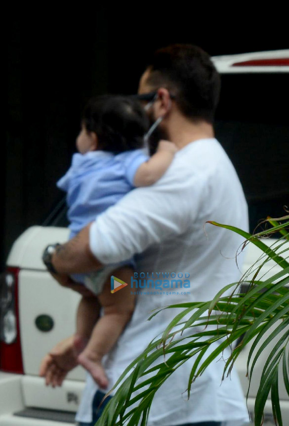 photos kareena kapoor khan saif ali khan jeh ali khan snapped in bandra 6