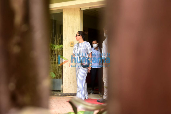 photos kareena kapoor khan spotted in bandra 4 13