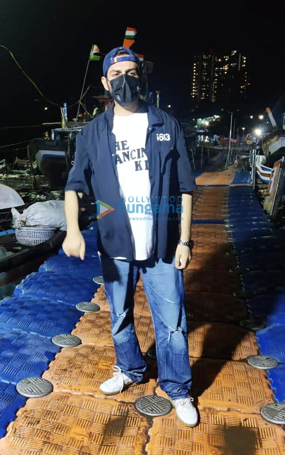 photos kartik aaryan snapped at versova jetty 2 2