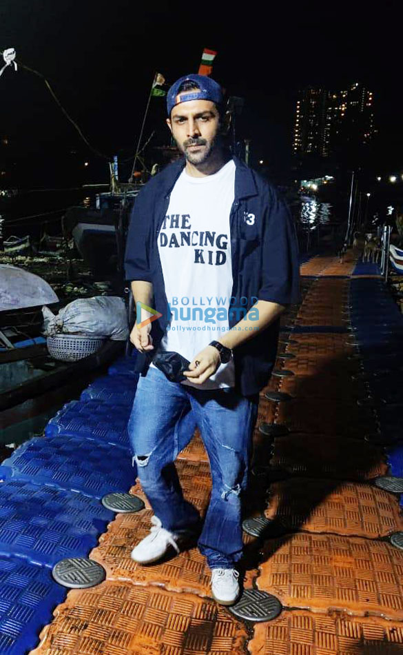 photos kartik aaryan snapped at versova jetty 4 2