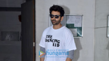 Photos: Kartik Aaryan snapped in Andheri