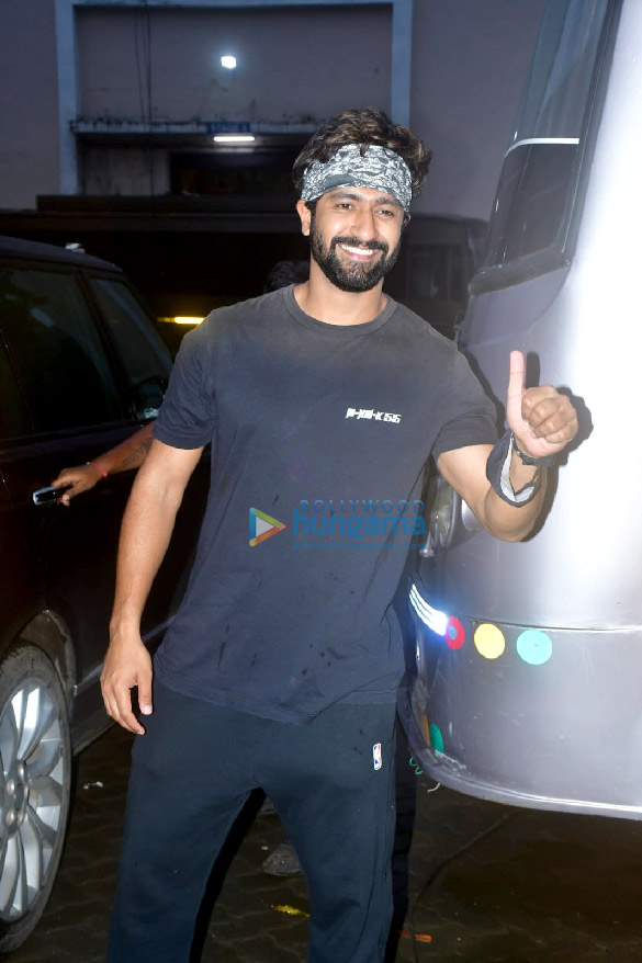 photos kiara advani bhumi pednekar and vicky kaushal spotted at mehboob studio in bandra 1