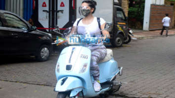 Photos: Kim Sharma spotted at Bandra