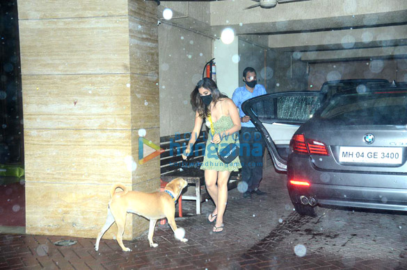 photos malaika arora and sophie choudry snapped outside the formers residence 3