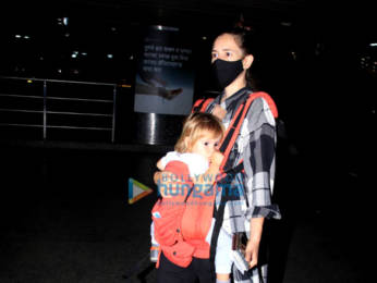 Photos: Parineeti Chopra and Kalki Koechlin snapped at the airport