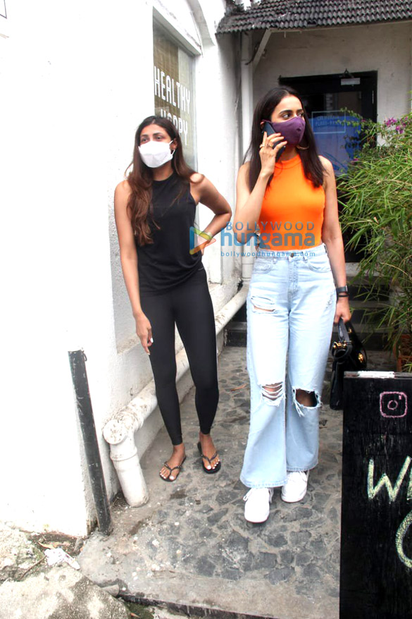 photos rakul preet singh spotted at anshuka yoga in bandra 2 3