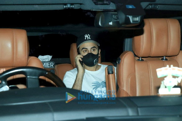 Photos: Ranbir Kapoor snapped in Bandra