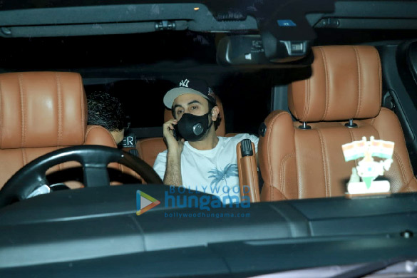 photos ranbir kapoor snapped in bandra 2 3