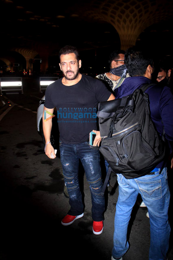 photos salman khan katrina kaif and bhumi pednekar snapped at the airport 4