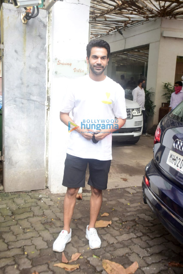 photos sanya malhotra and rajkummar rao snapped in juhu 2