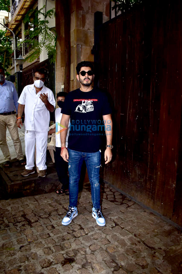 photos shanaya kapoor khushi kapoor and others snapped at anil kapoors residence for rakshabandhan 2021 025 2