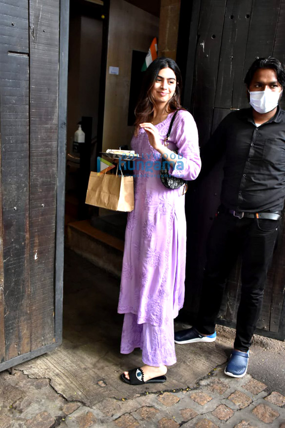 photos shanaya kapoor khushi kapoor and others snapped at anil kapoors residence for rakshabandhan 2021 5
