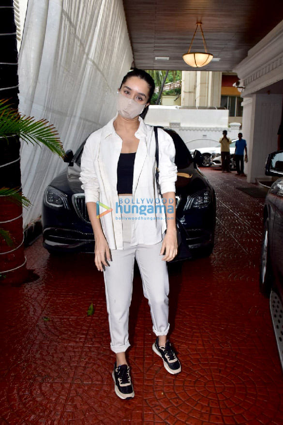 photos shraddha kapoor snapped at luv ranjans office in juhu 1 3