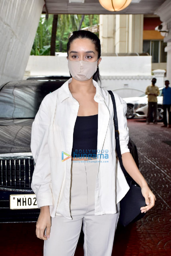 photos shraddha kapoor snapped at luv ranjans office in juhu 5
