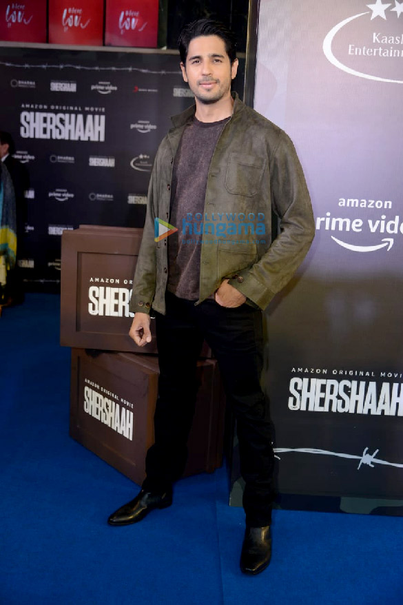 photos sidharth malhotra kiara advani and vikram batras family snapped at the screening of shershaah in new delhi 3