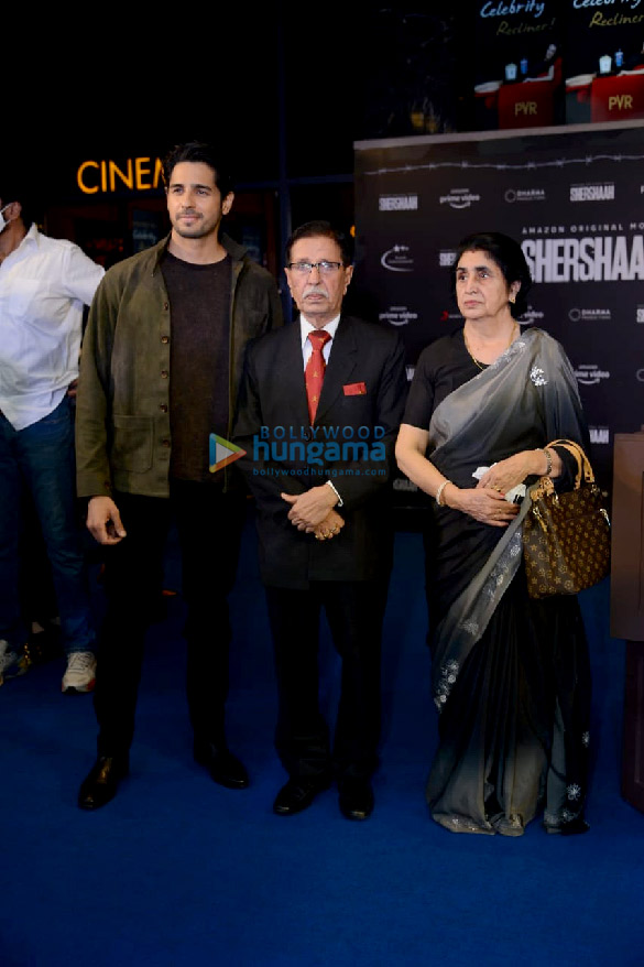 photos sidharth malhotra kiara advani and vikram batras family snapped at the screening of shershaah in new delhi 4