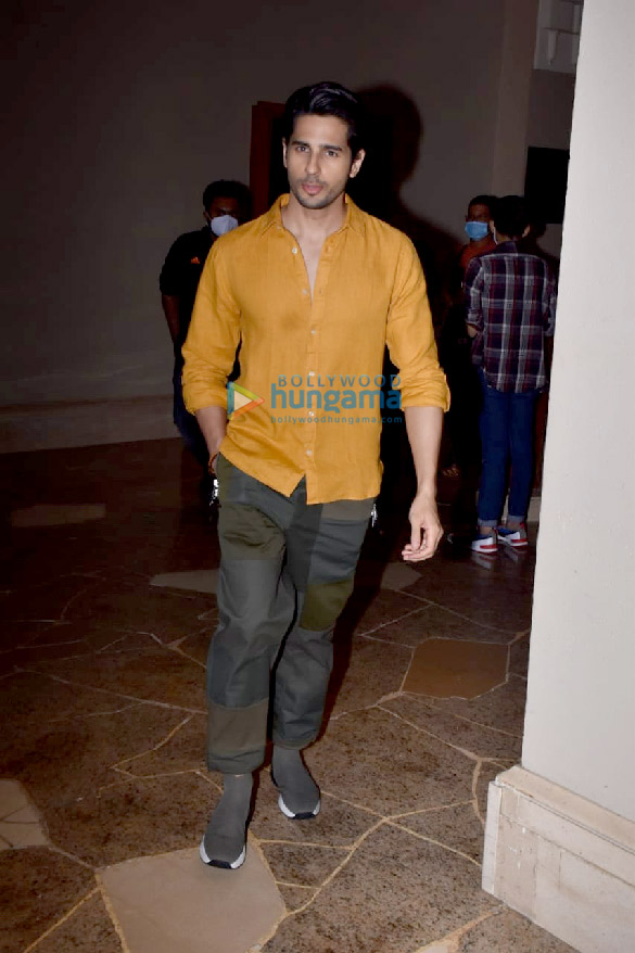 photos sidharth malhotra and kiara advani snapped promoting shershaah 4
