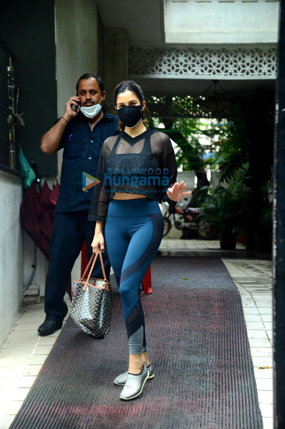 photos sophie choudry snapped at the gym in bandra 2