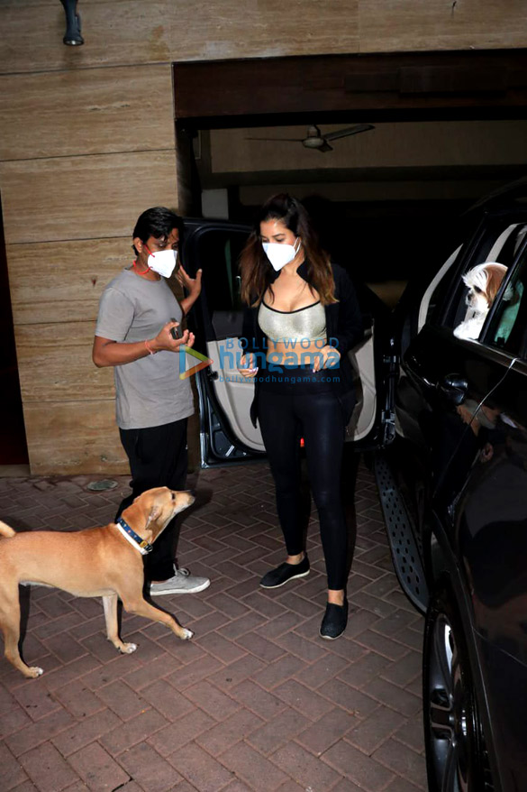 photos sophie choudry snapped in bandra 1 3