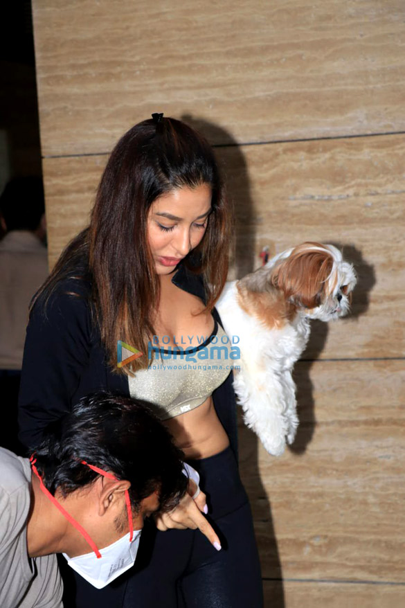 photos sophie choudry snapped in bandra 3 3