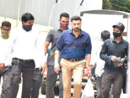Photos: Sunny Deol, Pooja Bhatt and Shreya Dhanwanthary snapped post a shoot in Juhu