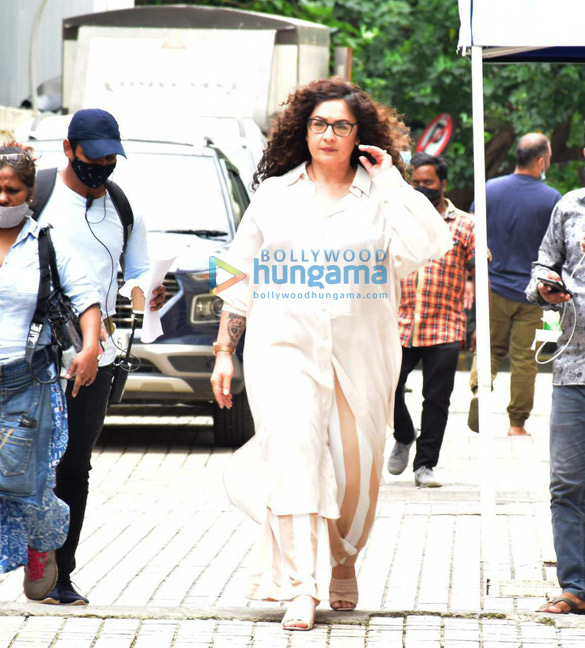 photos sunny deol pooja bhatt and shreya dhanwanthary snapped post shoot in juhu 2