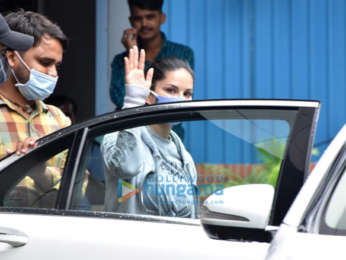 Photos: Sunny Leone snapped in Juhu