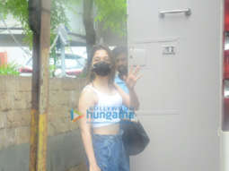 Photos: Tamannaah Bhatia snapped on location in Khar