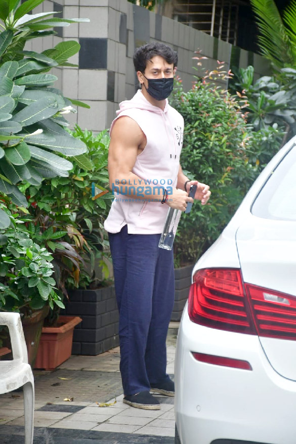 photos tiger shroff spotted at the gym in khar 1 2