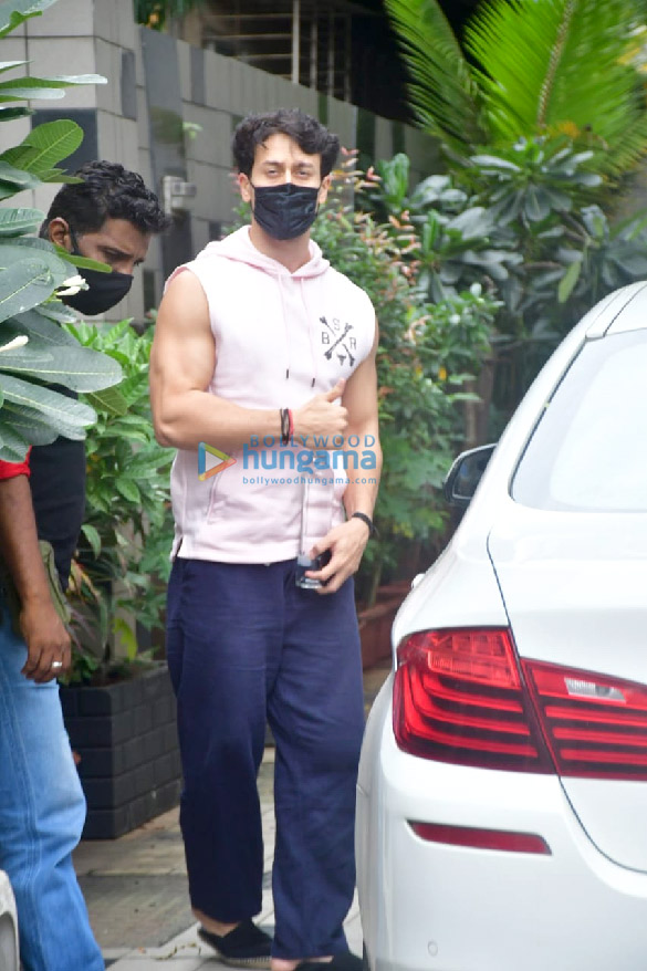 photos tiger shroff spotted at the gym in khar 4