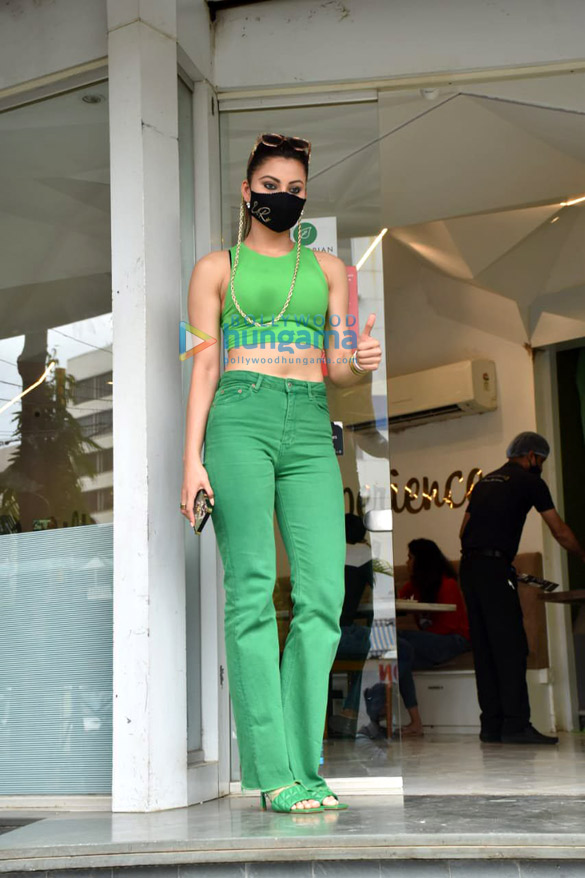 photos urvashi rautela snapped in juhu 2 10