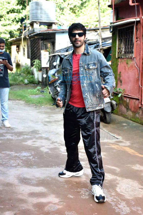 photos varun dhawan spotted at a studio for the rehearsals of his film jug jugg jeeyo 4