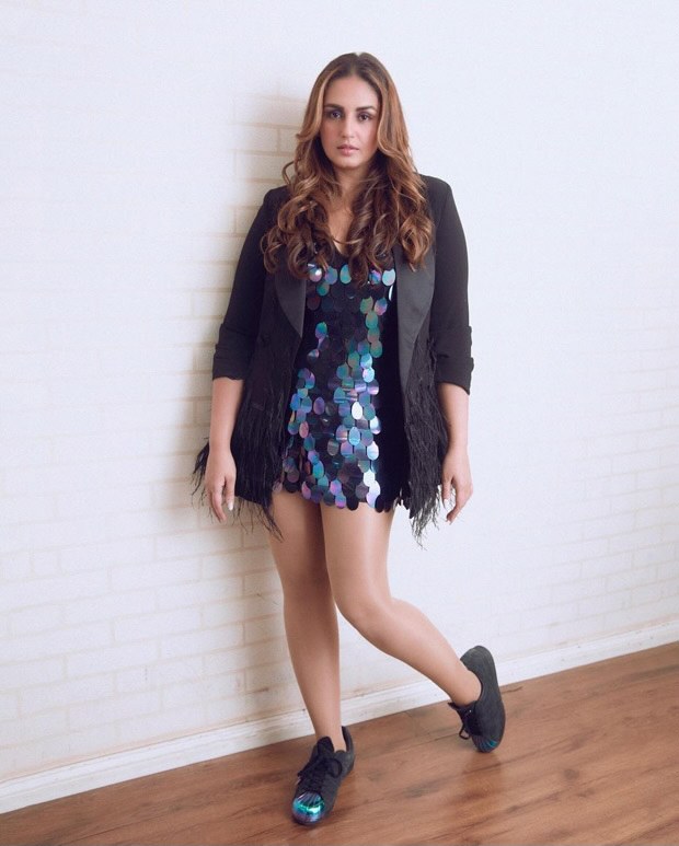 The Kapil Sharma Show: Huma Qureshi pairs sequin mini dress with tassel jacket for Bellbottom promotions 